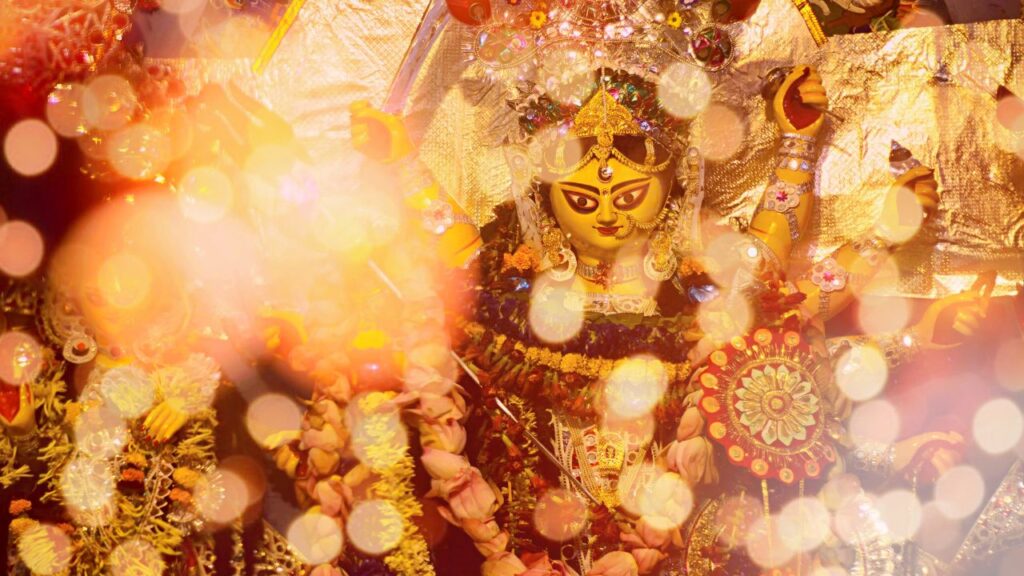 लंबे समय बाद नवरात्रि 10 दिनों की हो रही है, जिसे अत्यंत शुभ और दुर्लभ संयोग माना जा रहा है. इस अवधि में मां दुर्गा की पूजा-अर्चना से साधक को आध्यात्मिक बल, भौतिक सुख और समृद्धि का आशीर्वाद प्राप्त होता है. (Disclaimer: इस खबर में दी गई जानकारी केवल सामान्य ज्ञान पर आधारित है. इन्हें अपनाने से पहले विशेषज्ञ की सलाह जरूर लें.)