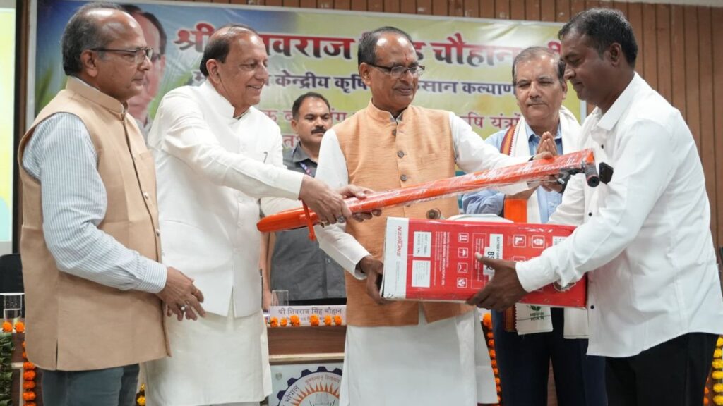 Shivraj Singh Introduce plantation machine
