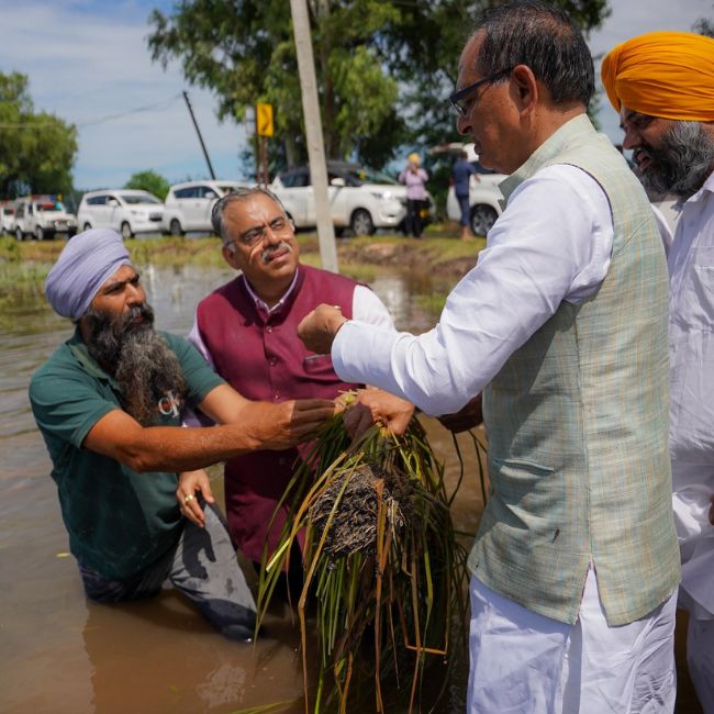 Shivraj Singh Meet Flood affected farmers