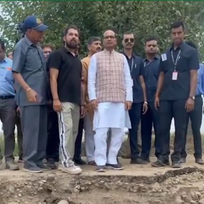 Shivraj singh visits flood affected jammu kashmir