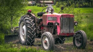 सर्दियों में ट्रैक्टर बार-बार बंद हो रहा है? ये टिप्स करेंगे तुरंत ठीक