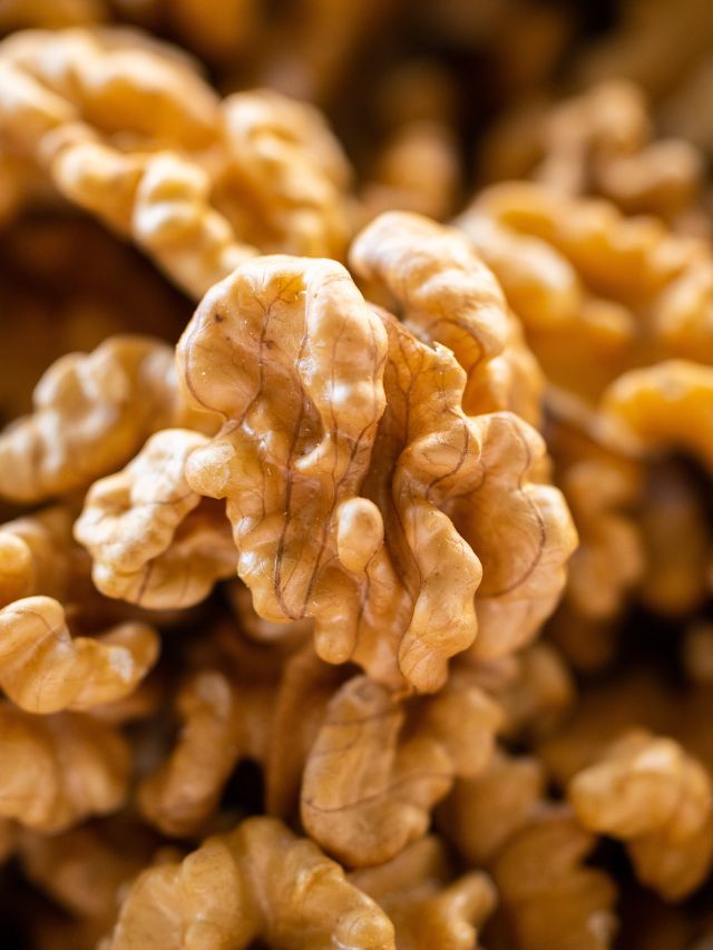 खाली पेट खाएं ये छोटा सा नट, दिमाग-दिल दोनों होंगे मजबूत!