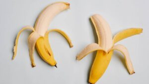 घर पर बनाएं केले के छिलके से नेचुरल खाद, पौधों को दें ताकत और हरी-भरी पत्तियां