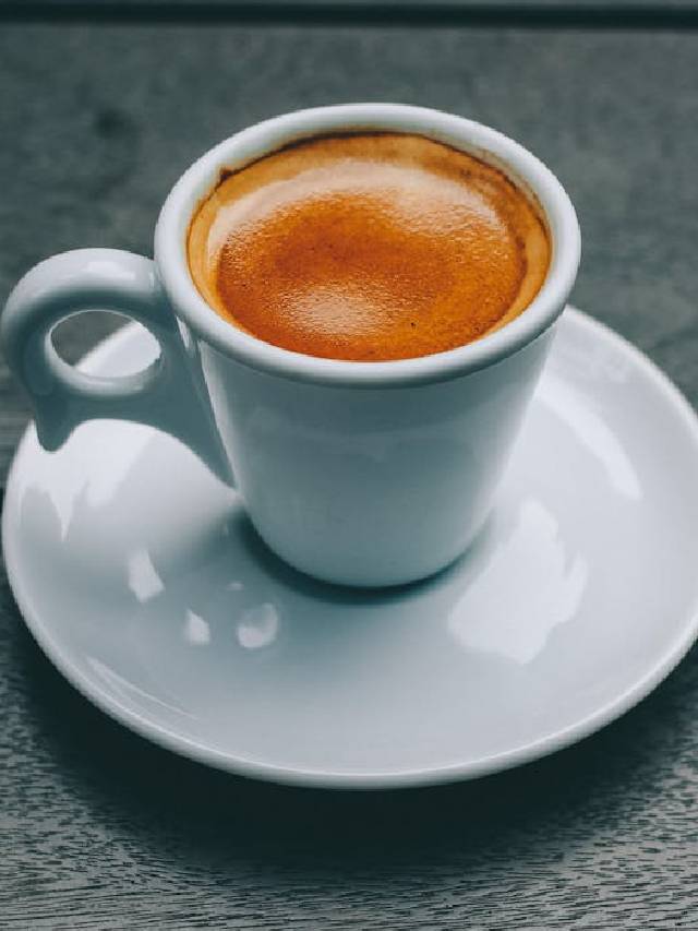 कॉफी के साथ भूलकर भी न खाएं ये चीजें!