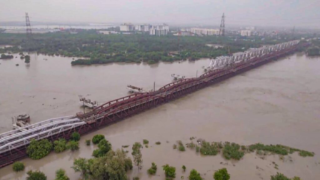 North India Reels Under Monsoon Fury: Heavy Rains, Floods and Landslides Disrupt Daily Life
