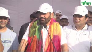 झाड़ू लेकर गुरुग्राम की सड़कें साफ करने उतरे CM नायब सैनी, कहा– सफाई सिर्फ काम नहीं-जिम्मेदारी है सबकी