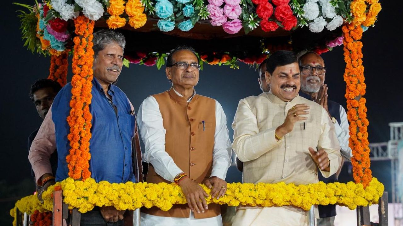 खेती से खेल के मैदान तक.. कृषि मंत्री ने याद किए 1983 विश्वकप जीत के पल, कहा- सिंचाई से लेकर सड़क सुधार जारी From Farming To Sports Field Agriculture Minister Recalled The Moments Of College Days Said Irrigation To Road Improvements Are Ongoing In Vidisha Madhya Pradesh