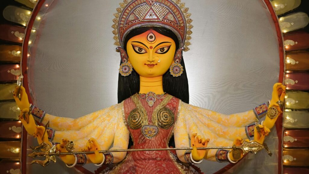 Shastra Pujan Vidhi: पूजा के दौरान ‘शस्त्र देवता पूजनम्, रक्षा कर्ता पूजनम्’ मंत्र का मन ही मन जाप करना चाहिए. मंत्र का जाप करने से पूजा अधिक प्रभावशाली बनती है और परिवार में सकारात्मक ऊर्जा और सुरक्षा का प्रवाह होता है. Shastra Pujan Vidhi: पूजा के दौरान ‘शस्त्र देवता पूजनम्, रक्षा कर्ता पूजनम्’ मंत्र का मन ही मन जाप करना चाहिए. मंत्र का जाप करने से पूजा अधिक प्रभावशाली बनती है और परिवार में सकारात्मक ऊर्जा और सुरक्षा का प्रवाह होता है.