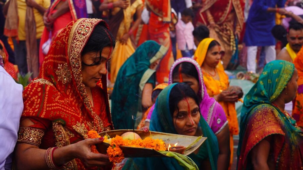 Chhath Puja 2025: छठ पूजा हिंदू धर्म के सबसे पवित्र पर्वों में से एक है, जो चार दिनों तक मनाया जाता है. इस दौरान व्रती महिलाएं कठोर नियमों का पालन करती हैं, बिना भोजन और पानी ग्रहण किए भगवान सूर्य और छठी मैया की पूजा करती हैं. Chhath Puja 2025: छठ पूजा हिंदू धर्म के सबसे पवित्र पर्वों में से एक है, जो चार दिनों तक मनाया जाता है. इस दौरान व्रती महिलाएं कठोर नियमों का पालन करती हैं, बिना भोजन और पानी ग्रहण किए भगवान सूर्य और छठी मैया की पूजा करती हैं.