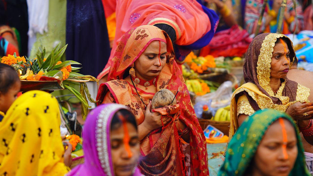 Chhath Puja 2025: नोट कर लें सूर्य को अर्घ्य देने का समय, जानें आपके शहर में कब होगा सूर्यास्त! Chhath Puja 2025 Surya Arghya Timing Sandhya Argh Kab Ka Samay