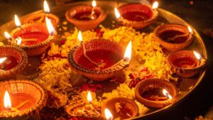 Diwali 2025: सिर्फ सजावट नहीं, मिट्टी के दीयों से जुड़ा है मां लक्ष्मी का आशीर्वाद, जानें इसका धार्मिक महत्व