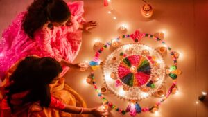 Diwali 2025: रोशनी के त्योहार में घर पर जरूर बनाएं रंगोली, जानें मां लक्ष्मी से कैसे जुड़ा है इसका महत्व