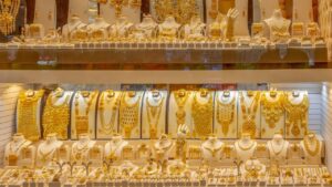 धनतेरस 2025 से पहले सोना-चांदी की कीमतें रिकॉर्ड स्तर पर! जानें 13 अक्टूबर को 24 कैरेट गोल्ड-सिल्वर के भाव