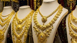 सोना और चांदी की कीमतों में बड़ा झटका! जानें आज का लेटेस्ट रेट और कब खरीदना रहेगा सबसे सही