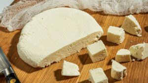 त्योहारों में 600 किलो नकली पनीर खपाने की योजना थी.. फैक्ट्री पकड़ी, जानिए कैसे करें असली-नकली की पहचान