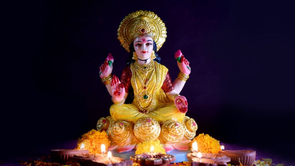 Diwali Puja: दीवाली के दिन मां लक्ष्मी, भगवान गणेश और कुबेर देवता को भोग लगाने से न केवल उनके प्रति श्रद्धा व्यक्त होती है, बल्कि घर और परिवार में समृद्धि, सुख, शांति और सकारात्मक ऊर्जा का संचार होता है. यह पारंपरिक रीति-रिवाज हमारे जीवन में ऐश्वर्य और सौभाग्य लाने में सहायक माना गया है.