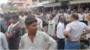 फसल नुकसान पर मुआवजा दिया केवल 3 रुपया, भड़के किसानों का प्रदर्शन.. कलेक्टर को चेक लौटाई