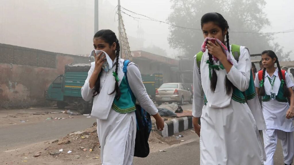 Delhi Chokes After Diwali: Toxic Smog Covers NCR, AQI Soars Beyond 400