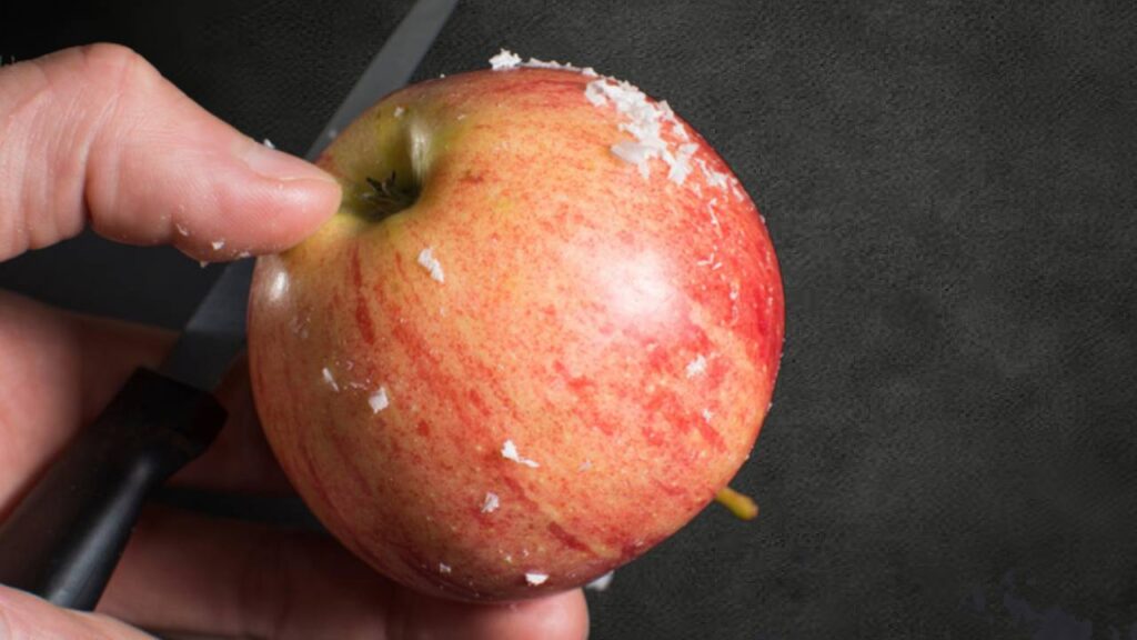 Shiny Apples Could Be Dangerous! Learn Safe and Natural Ways to Remove Chemical Wax at Home