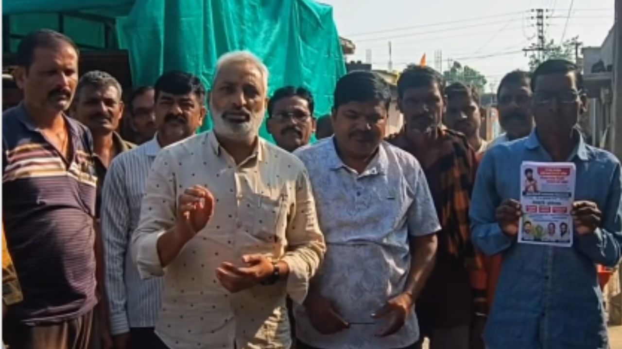 कर्ज माफी के लिए किसानों का ट्रैक्टर मार्च, कल बड़ा आंदोलन.. पहले भी हो चुकी है भूख हड़ताल Farmers Tractor March For Loan Waiver In Amravati Maharashtra Farmers Warn Of Protest And Hunger Strike