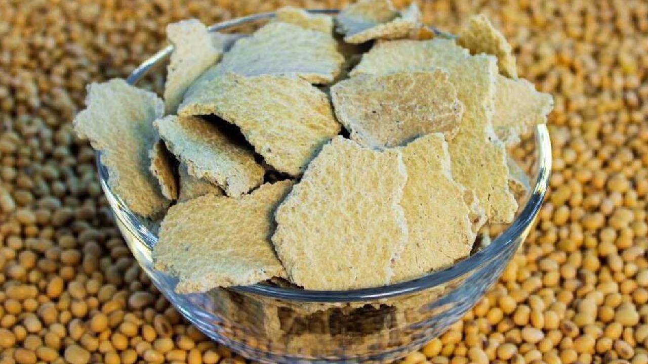 सोयामील के निर्यात में 11 फीसदी की गिरावट, जानिए क्यों अंतरराष्ट्रीय खरीदार बना रहे हैं दूरी? India Soybean Meal Exports Decline 2025 Due To High Prices Low Global Demand Sopa Report