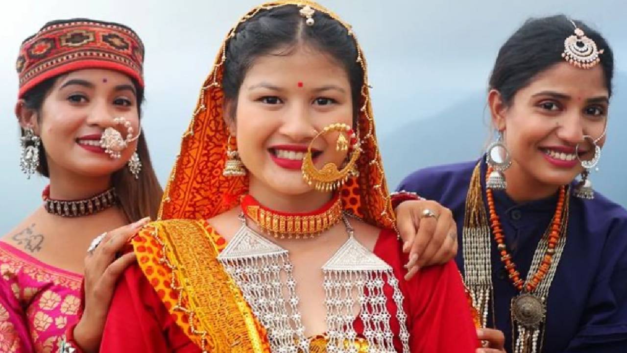 इस गांव में सिर्फ 3 गहने पहन सकेंगी महिलाएं, नियम तोड़ा तो लगेगा 50 हजार जुर्माना! जानें वजह Uttarakhand Village Women Jewellery Ban 3 Ornaments Rule Fine 50000 Reason
