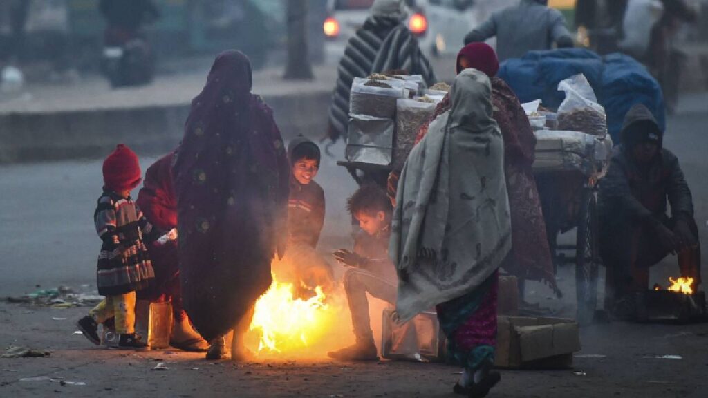 Winter Arrives: Delhi’s Air Quality Worsens as Cold Winds Sweep Across UP, Bihar and Northern States