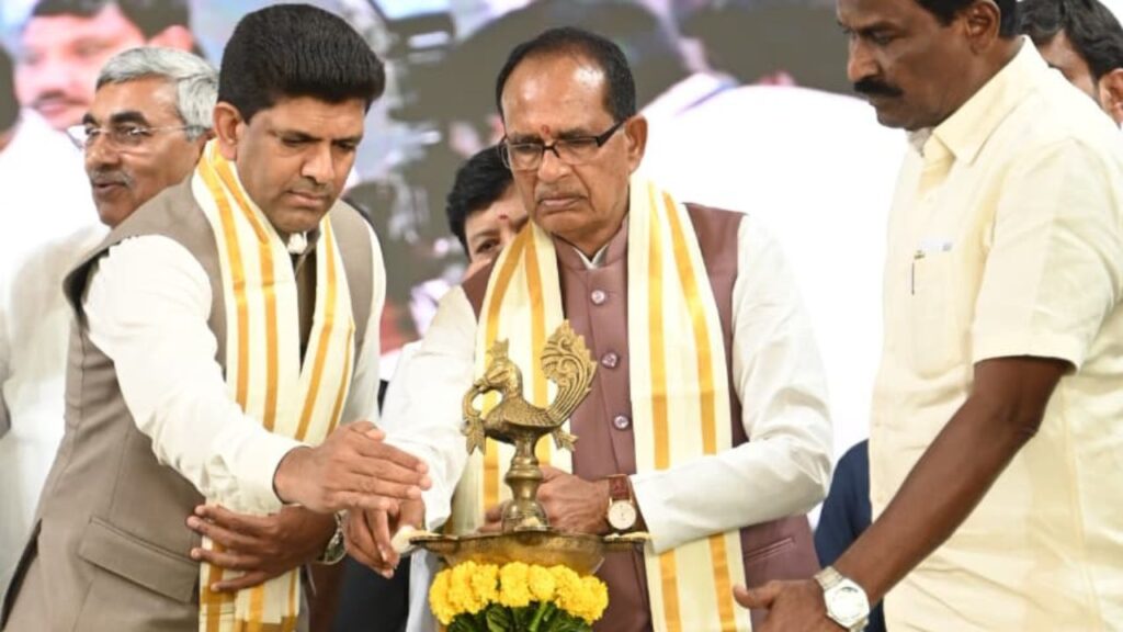 प्रदर्शनी में वॉटरशेड मॉडल, परकुलेशन टैंक और वर्षा जल संचयन तकनीक को दिखाया गया. लोगों ने जल स्तर सुधारने के नए उपायों को करीब से देखा और सीखने की इच्छा जताई.