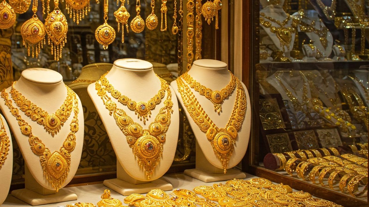 Gold Rate Today November 4 In Mumbai Delhi Aaj Ke Sona Chandi Ke Bhao