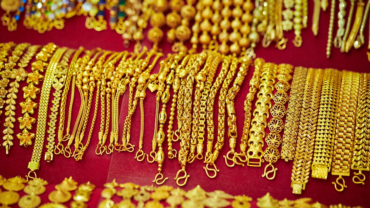 Gold Rate Today: 6 नवंबर को फिर बढ़े सोने-चांदी के दाम! जानें आपके शहर में कितना है 24 कैरेट सोने का भाव