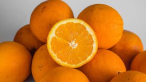 Tips And Tricks: सर्दियों में बाजार से संतरा खरीदते समय न करें ये गलती, वरना खट्टा पड़ सकता है स्वाद!