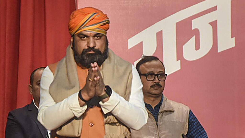 Samrat Choudhary: बिहार के डिप्टी सीएम सम्राट चौधरी के लिए तारापुर सीट उनकी साख की परीक्षा है. आरजेडी के अरुण कुमार साह के साथ जन सुराज और जनशक्ति जनता दल के उम्मीदवारों की मौजूदगी से मुकाबला बहुकोणीय हो गया है. यह सीट एनडीए और विपक्ष दोनों के लिए रणनीतिक रूप से बेहद अहम मानी जा रही है. Samrat Choudhary: बिहार के डिप्टी सीएम सम्राट चौधरी के लिए तारापुर सीट उनकी साख की परीक्षा है. आरजेडी के अरुण कुमार साह के साथ जन सुराज और जनशक्ति जनता दल के उम्मीदवारों की मौजूदगी से मुकाबला बहुकोणीय हो गया है. यह सीट एनडीए और विपक्ष दोनों के लिए रणनीतिक रूप से बेहद अहम मानी जा रही है.