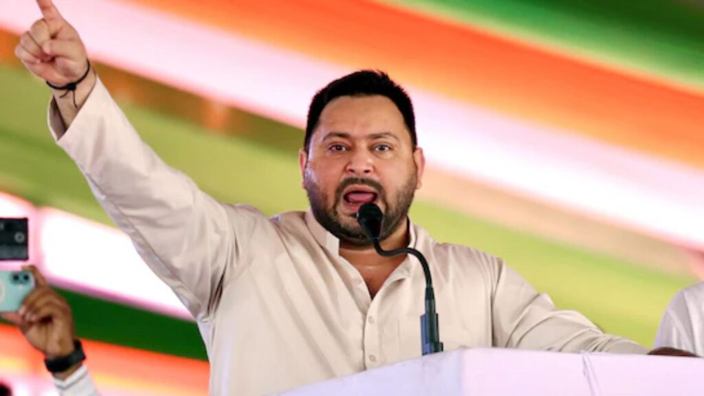 Tejashwi Yadav: आरजेडी के गढ़ राघोपुर में तेजस्वी यादव लगातार तीसरी बार मैदान में हैं. दो बार सतीश कुमार को हराने के बाद इस बार एनडीए के सतीश यादव और जन सुराज के चंचल कुमार उन्हें कड़ी टक्कर दे रहे हैं. यहां मुकाबला सिर्फ वोटों का नहीं, बल्कि यादव परिवार की परंपरागत पकड़ बनाए रखने का भी है. Tejashwi Yadav: आरजेडी के गढ़ राघोपुर में तेजस्वी यादव लगातार तीसरी बार मैदान में हैं. दो बार सतीश कुमार को हराने के बाद इस बार एनडीए के सतीश यादव और जन सुराज के चंचल कुमार उन्हें कड़ी टक्कर दे रहे हैं. यहां मुकाबला सिर्फ वोटों का नहीं, बल्कि यादव परिवार की परंपरागत पकड़ बनाए रखने का भी है.