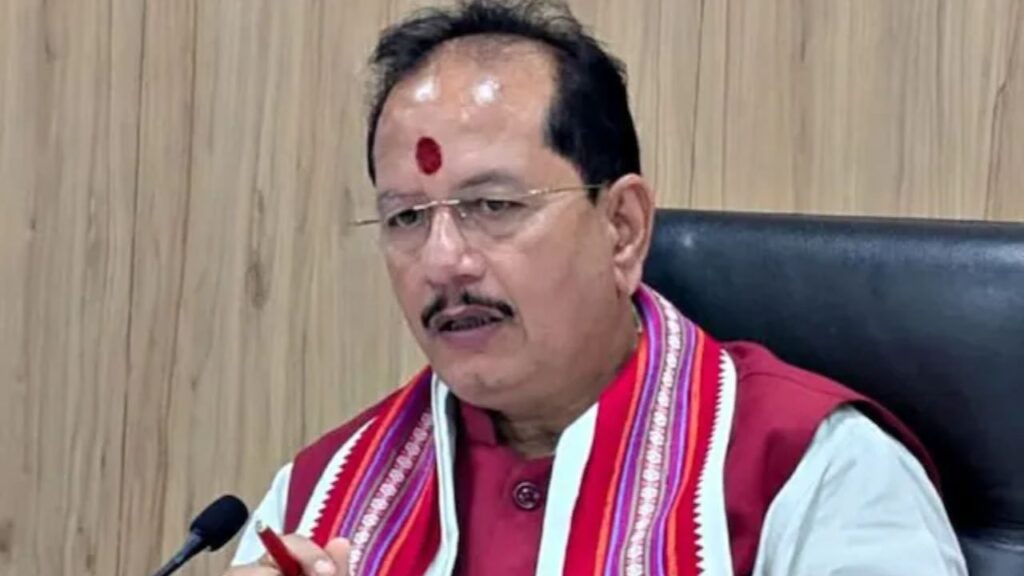 Vijay Sinha: उपमुख्यमंत्री विजय कुमार सिन्हा के लिए यह चुनाव प्रतिष्ठा का विषय बन चुका है. 2020 में यहां जीत हासिल करने के बाद अब वे कांग्रेस के अमरेश कुमार से दोबारा आमने-सामने हैं. लखीसराय की जनता इस बार तय करेगी कि उनकी विकास यात्रा को मंजूरी मिलेगी या बदलाव की मांग उठेगी. Vijay Sinha: उपमुख्यमंत्री विजय कुमार सिन्हा के लिए यह चुनाव प्रतिष्ठा का विषय बन चुका है. 2020 में यहां जीत हासिल करने के बाद अब वे कांग्रेस के अमरेश कुमार से दोबारा आमने-सामने हैं. लखीसराय की जनता इस बार तय करेगी कि उनकी विकास यात्रा को मंजूरी मिलेगी या बदलाव की मांग उठेगी.