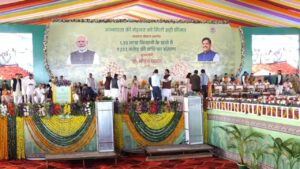 सीएम ने 1.32 लाख सोयाबीन किसानों को जारी की भावांतर राशि, 233 करोड़ रुपये खाते में भेजे सीएम ने 1.32 लाख सोयाबीन किसानों को जारी की भावांतर राशि, 233 करोड़ रुपये खाते में भेजे