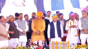 2 हजार गांवों के किसानों को 238 करोड़ रुपये की भरपाई, खातों में पैसे देख चहके 3 लाख अन्नदाता 2 हजार गांवों के किसानों को 238 करोड़ रुपये की भरपाई, खातों में पैसे देख चहके 3 लाख अन्नदाता