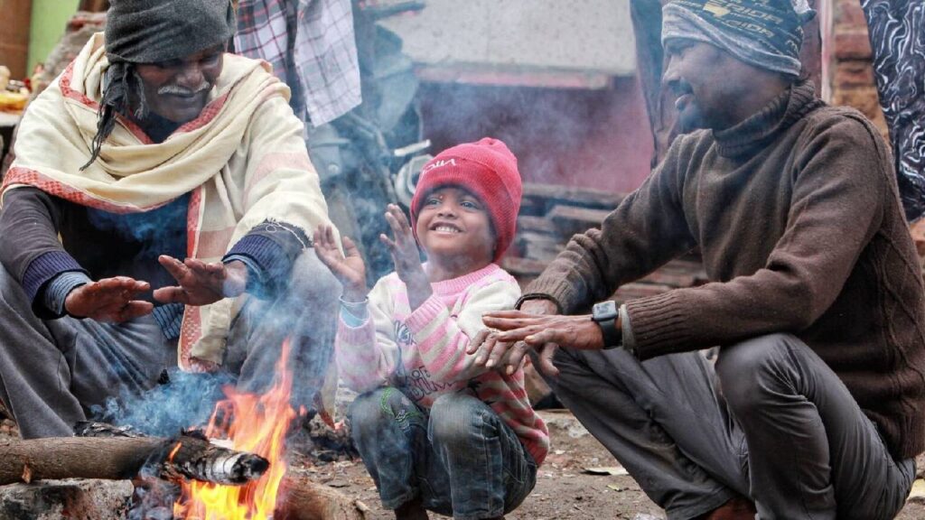 India Weather Alert: Dense Fog in 13 Cities, Cloudy Skies Over Delhi–Shimla–Dehradun as Cold Wave Intensifies Across North India
