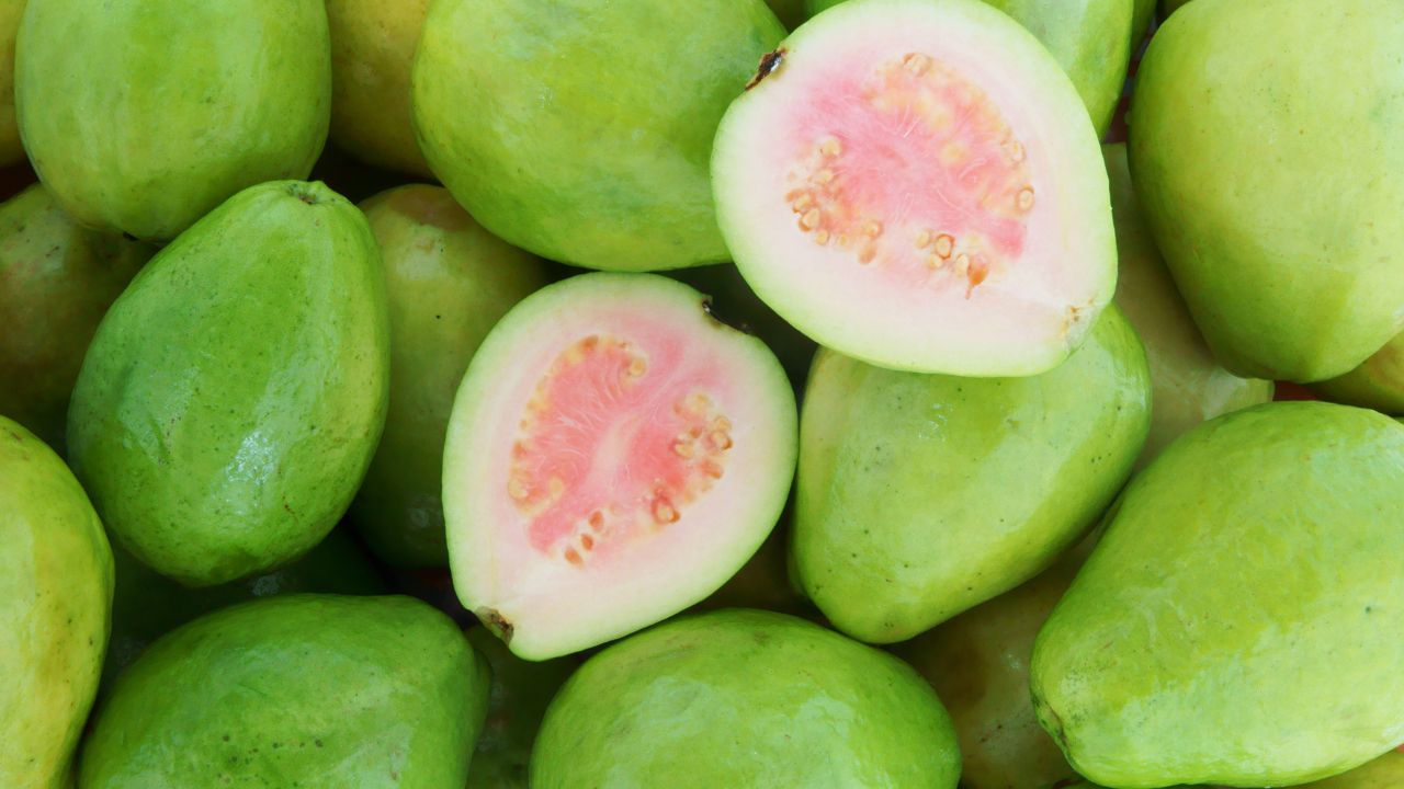 Tips And Tricks How To Identify Sweet Guava Buying Meethe Amrood Ki Pehchan Kaise Kare