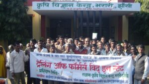 10 गांवों को गोद लेकर किसानों की कमाई बढ़ा रहे केवीके, गेहूं फूलगोभी सरसों की पैदावार बढ़ाने में सफल