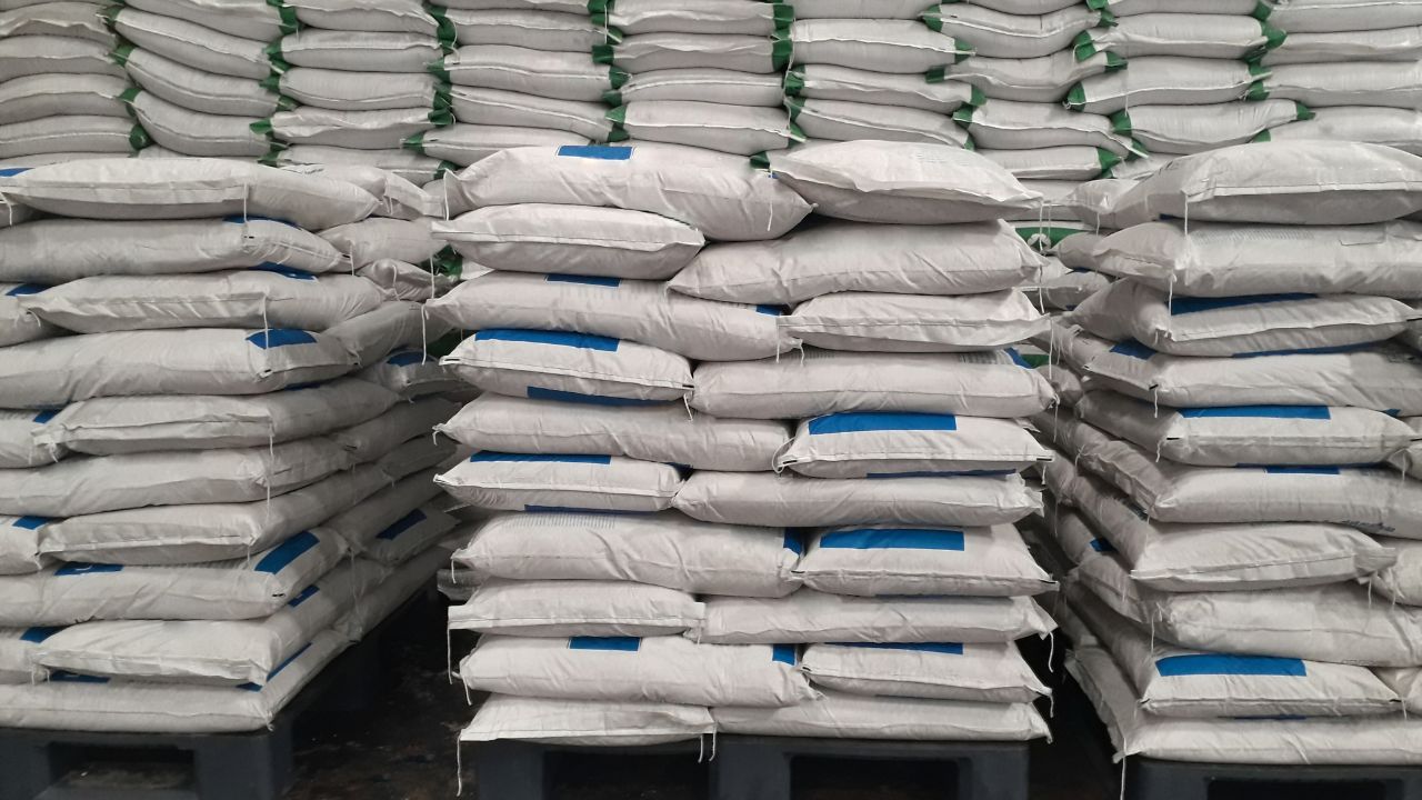 No Shortage Fertilizers In Up All Stocks Are Full Of Urea Dap And Npk