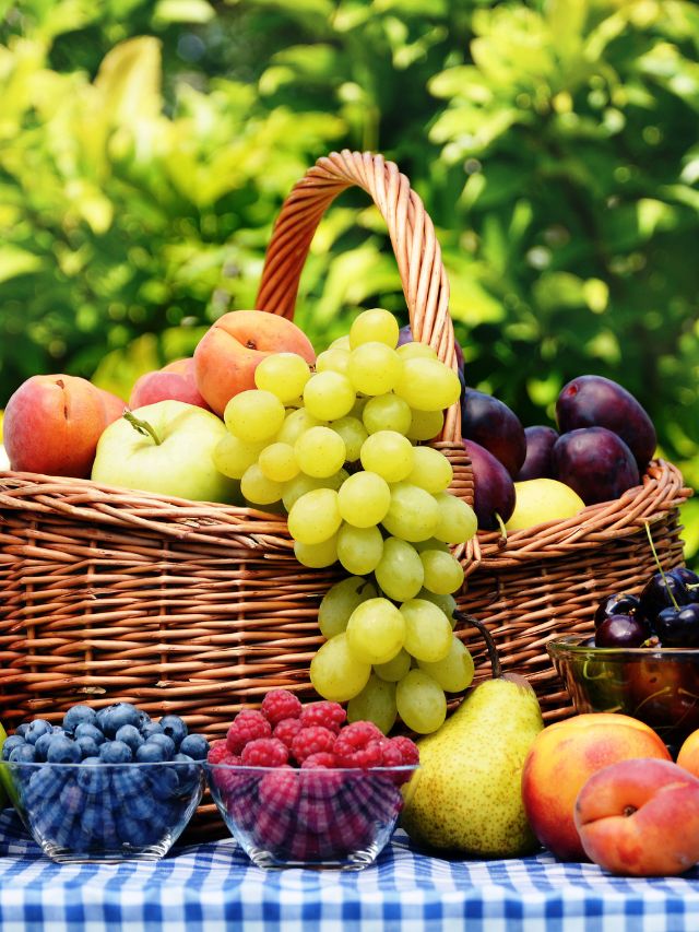 बालकनी में लगाएं ये पौधे, घर बैठे पाएं ताजा फ्रूट्स!