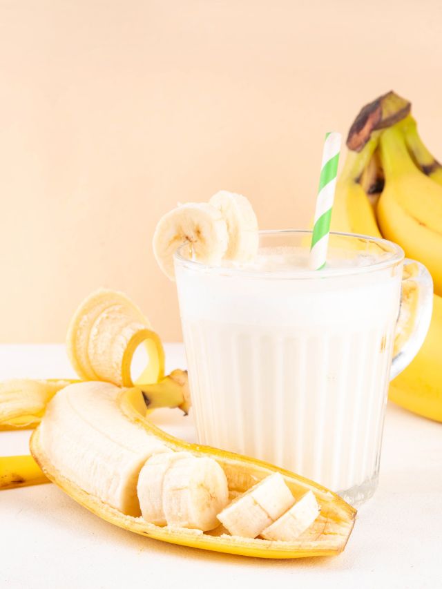 क्या दूध और केला एक साथ खा सकते हैं?
