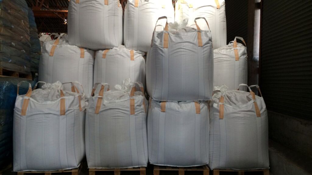 Low Budget Business: यह कारोबार ज्यादा पूंजी नहीं मांगता. सीमित स्टॉक और जरूरी सामान से शुरुआत कर सकते हैं और धीरे-धीरे मांग के अनुसार बिजनेस बढ़ाया जा सकता है.