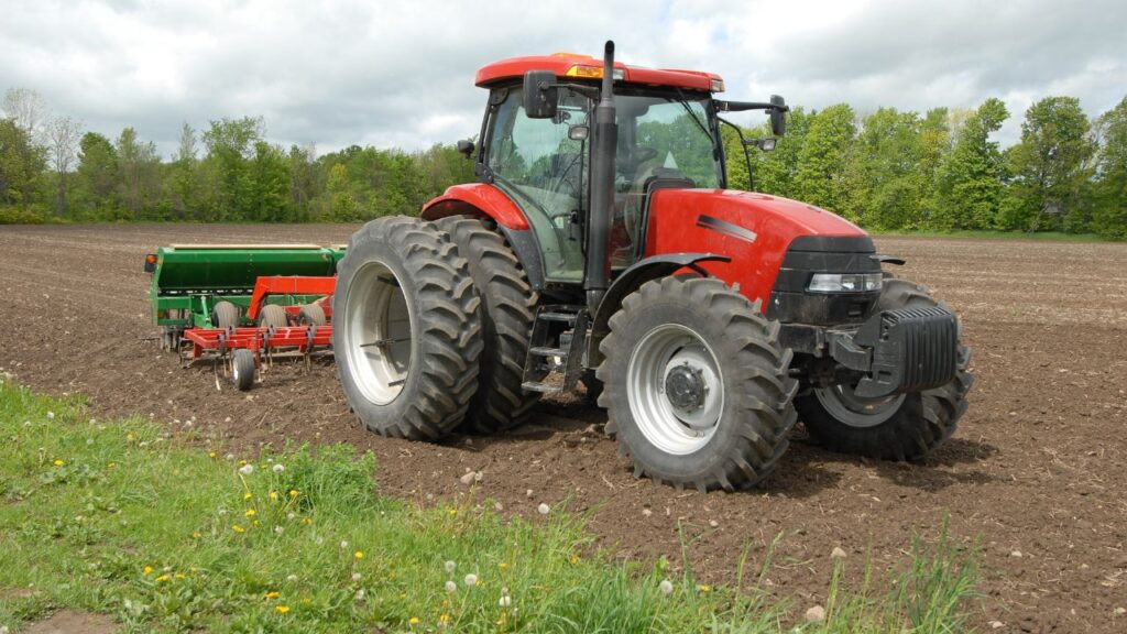 Use the Right Gear: गलत गियर में ट्रैक्टर चलाने से इंजन पर अनचाहा बोझ पड़ता है. भारी काम जैसे जुताई में कम RPM और ज्यादा टॉर्क देने वाले गियर का उपयोग करें. सही गियर का इस्तेमाल डीज़ल की अच्छी बचत करता है और ट्रैक्टर की परफॉर्मेंस भी बेहतर बनाता है. Use the Right Gear: गलत गियर में ट्रैक्टर चलाने से इंजन पर अनचाहा बोझ पड़ता है. भारी काम जैसे जुताई में कम RPM और ज्यादा टॉर्क देने वाले गियर का उपयोग करें. सही गियर का इस्तेमाल डीज़ल की अच्छी बचत करता है और ट्रैक्टर की परफॉर्मेंस भी बेहतर बनाता है.