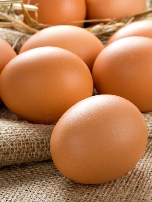 हेल्दी समझकर खा रहे हैं अंडा? इन लोगों के लिए है बड़ा खतरा