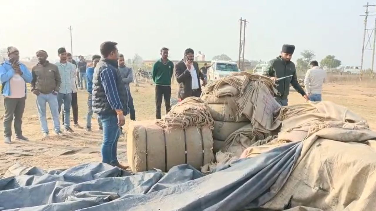 किसानों को लूटने की पूरी थी तैयारी… फर्जी धान केंद्र का भंडाफोड़, कई हजार क्विंटल धान बरामद