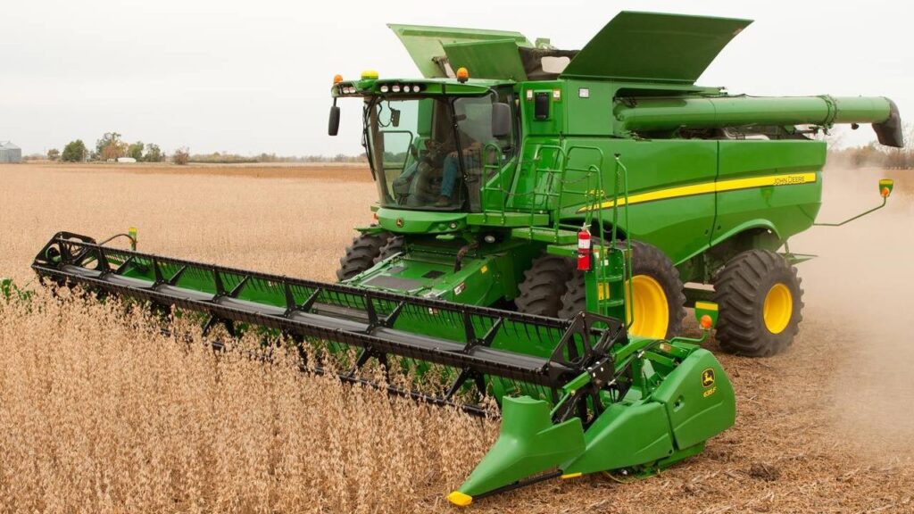 Choosing the Right Harvester: A Complete Guide to the 3 Types of Machines Farmers Need This Harvest Season