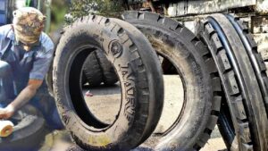 ट्रैक्टर टायर पर कितने साल की मिलती है वारंटी? किसान जरूर जानें ये बात ट्रैक्टर टायर पर कितने साल की मिलती है वारंटी? किसान जरूर जानें ये बात
