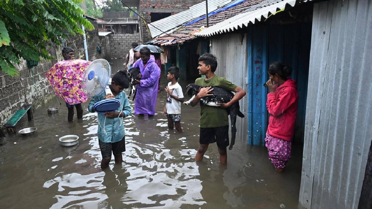 तमिलनाडु–पुडुचेरी में भारी बारिश का अलर्ट, दिल्ली समेत कई राज्यों में गिरेगा तापमान