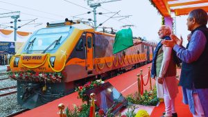 PM मोदी ने असम में किया 6,957 करोड़ की महा-परियोजना का भूमि पूजन, नई अमृत भारत एक्सप्रेस को दिखाई हरी झंडी